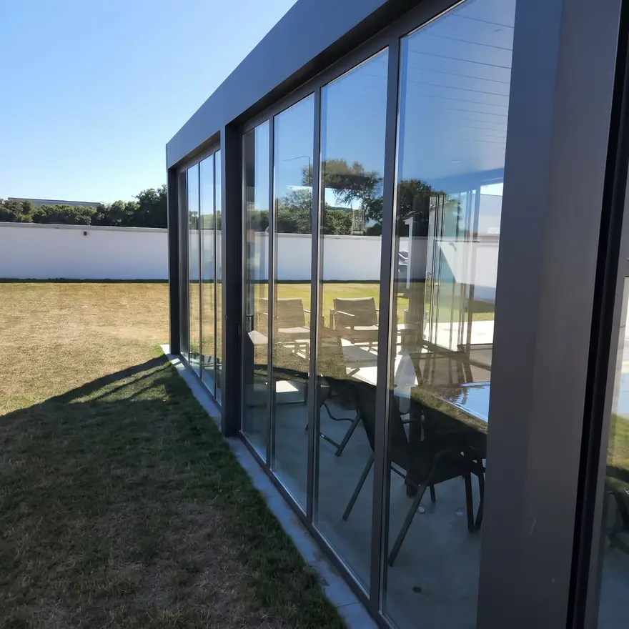 Bioklimatik pergola, zip perde, sürme cam ve havuz kapama uygulaması