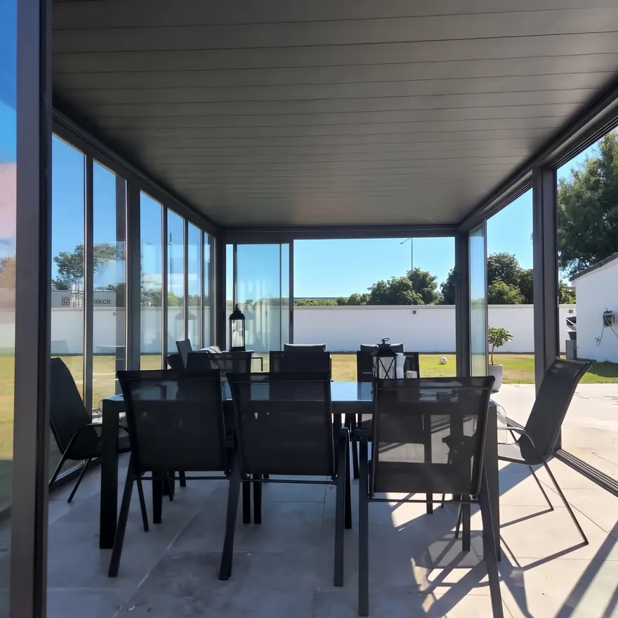 Bioklimatik pergola, zip perde, sürme cam ve havuz kapama uygulaması