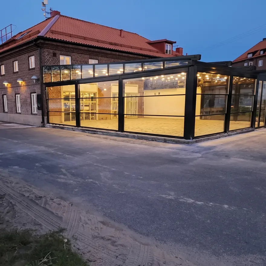 Pergola + Giyotin cam · 120 m² — İsveç