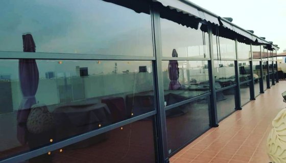 Cidde Suudi Arabistan pergola ve gyotin mafsallı tente uygulaması