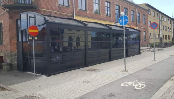 Sweden /Hör radüslü pergola ve radüslü giyotin cam uygulaması