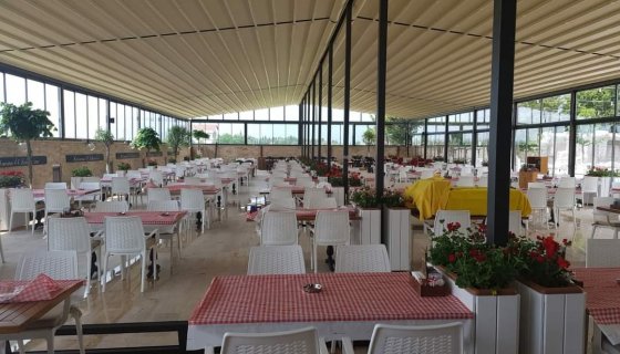 Babacan Restaurant pergola ve cam sistemi uygulamaları