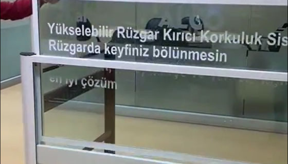 Yükselebilir rüzgar kırıcı korkuluk sistem